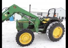 Kompakt kommunális traktorok John Deere 5200