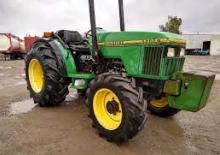 Kompakt kommunális traktorok John Deere 5400N