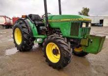 Kompakt kommunális traktorok John Deere 5400N