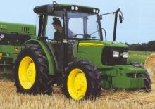 Kompakt kommunális traktorok John Deere 5515 V