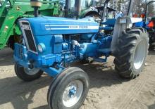 Kompakt kommunális traktorok Ford-NH 5900