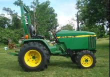 Kompakt kommunális traktorok John Deere 670
