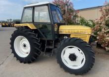 Kompakt kommunális traktorok Leyland 804