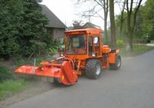 Kompakt kommunális traktorok Bergmeister-Hieble 954