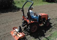 Kompakt kommunális traktorok Kubota B 2230 HDB-C