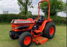 Kompakt kommunális traktorok Kubota B2150