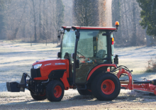 Kompakt kommunális traktorok Kubota B2311 HDBC