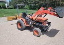 Kompakt kommunális traktorok Kubota B7200
