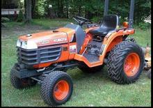Kompakt kommunális traktorok Kubota B7300