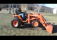 Kompakt kommunális traktorok Kubota B7800