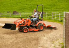 Kompakt kommunális traktorok Kioti CS2210H