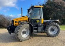 Kompakt kommunális traktorok JCB Fastrac 2135