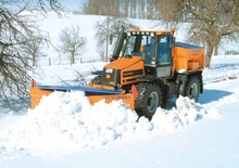 Kompakt kommunális traktorok JCB Fastrac 2170-4WS