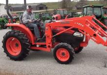 Kompakt kommunális traktorok Kubota L3240