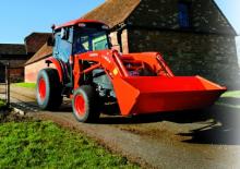 Kompakt kommunális traktorok Kubota L4240-II D