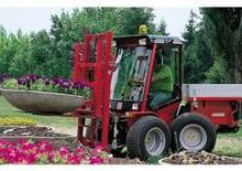 Kompakt kommunális traktorok Carraro SP 4400 HST