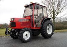 Kompakt kommunális traktorok Shibaura ST 445 SSS