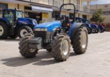 Kompakt kommunális traktorok New Holland TN 75