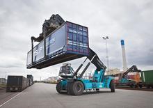 Konténerrakodó targoncák Konecranes SMV 4545 CBX 5