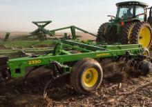 Kultivátorok John Deere 2330