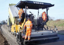 Lánctalpas finiserek Volvo ABG5820