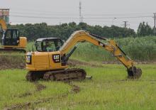 Lánctalpas kotrók Caterpillar 30700