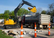 Lánctalpas kotrók John Deere Construction 85G