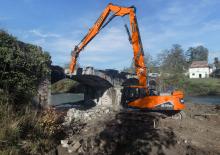 Lánctalpas kotrók Develon DX245DM-7
