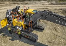Lánctalpas kotrók Volvo EC230F LR