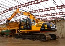 Lánctalpas kotrók JCB JS 180 LC
