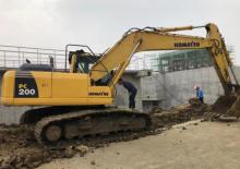 Lánctalpas kotrók Komatsu PC200