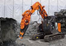 Lánctalpas kotrók Hitachi ZX 135 US-5