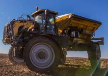 Lánctalpas traktorok Challenger MT738