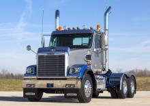 Merevvázak Freightliner 122SD 34 Mid Roof Detroit DD13