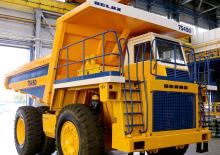 Merevvázas dömperek Belaz 75450