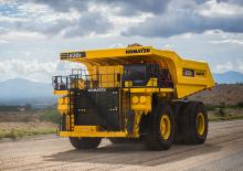 Merevvázas dömperek Komatsu 830-E