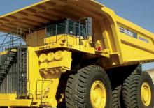 Merevvázas dömperek Komatsu 930E-4SE