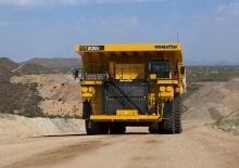 Merevvázas dömperek Komatsu 930E