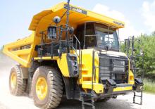Merevvázas dömperek Komatsu HD325-8E0