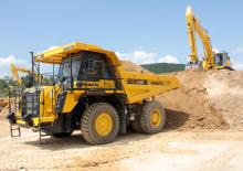 Merevvázas dömperek Komatsu HD325-8E0