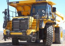 Merevvázas dömperek Komatsu HD605-8E0