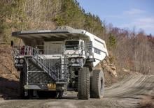Merevvázas dömperek Liebherr T 264