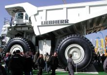 Merevvázas dömperek Liebherr T282B