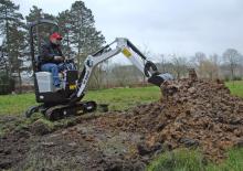 Minikotrók Bobcat E08