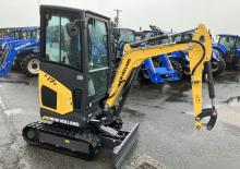 Minikotrók New Holland E17D
