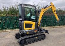 Minikotrók New Holland E25D