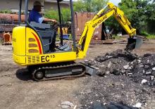 Minikotrók New Holland EC15