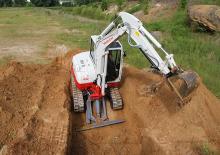 Minikotrók Takeuchi TB 260