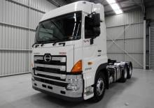 Nyergesvontatók Hino 700 SS 2848 HIGH ROOF 6x4
