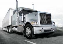 Nyergesvontatók International 9900i 124 Low-Roof Sleeper Cummins ISX15